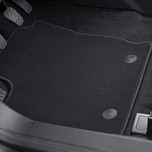 Tepih, standardni spredaj in zadaj, črne barve